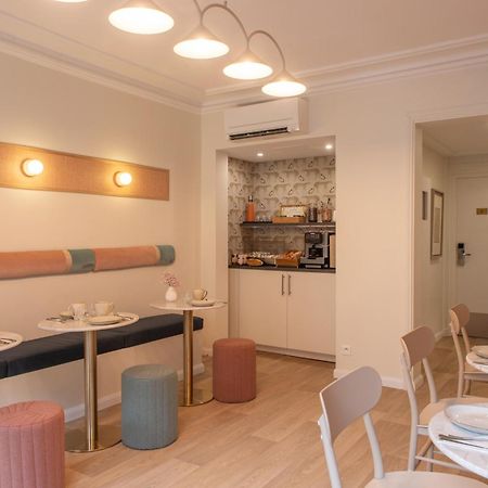 Hotel Avama Prony Paris Exteriör bild