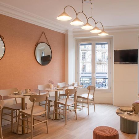 Hotel Avama Prony Paris Exteriör bild