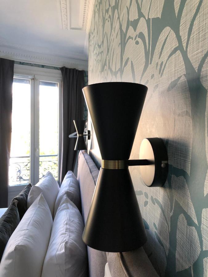 Hotel Avama Prony Paris Exteriör bild