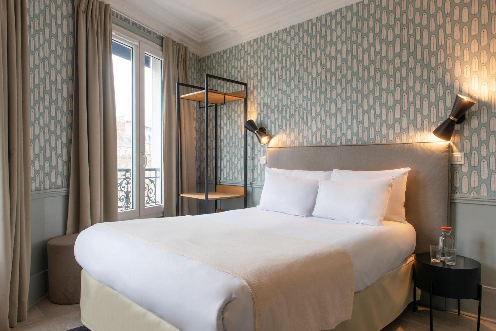 Hotel Avama Prony Paris Exteriör bild