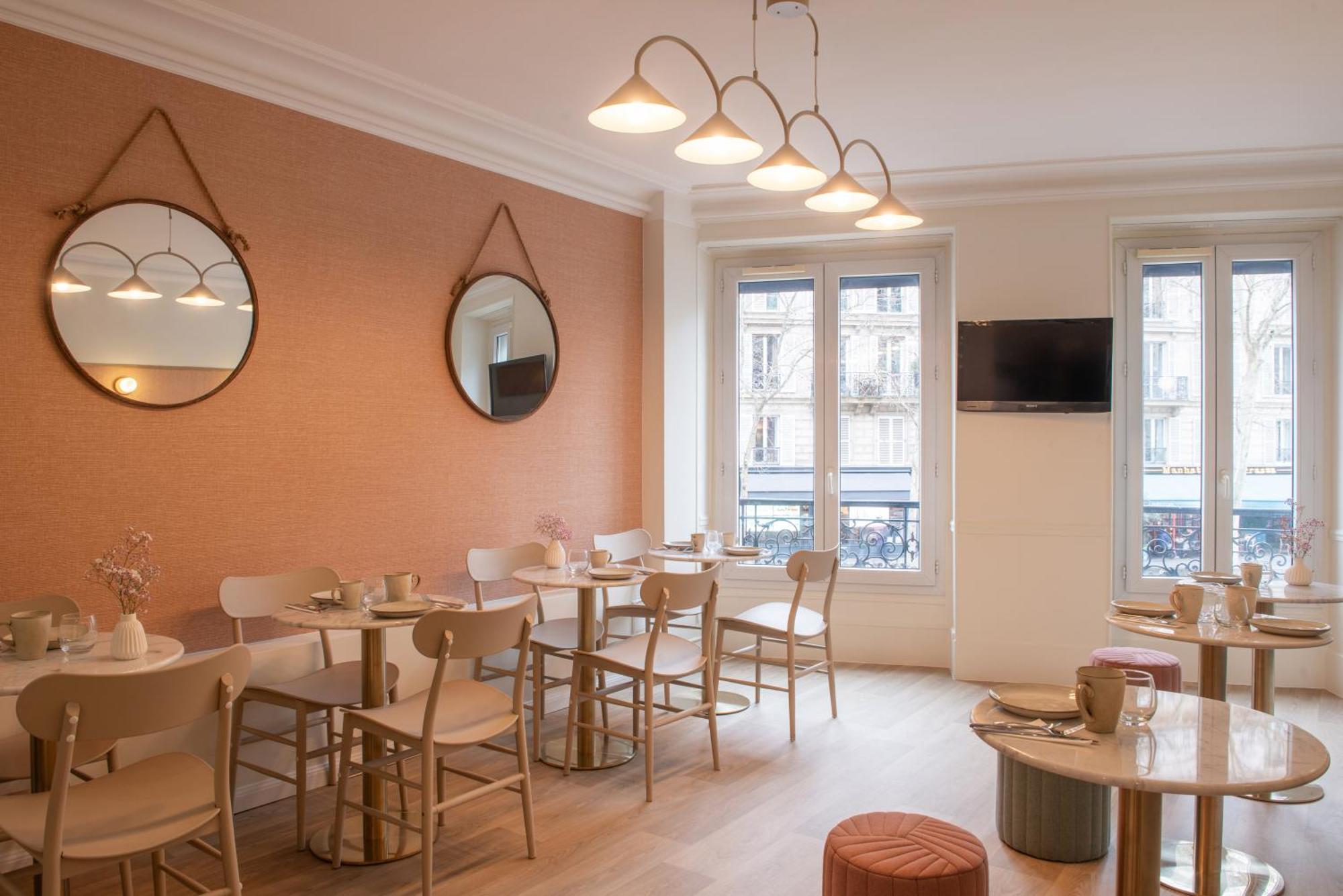 Hotel Avama Prony Paris Exteriör bild