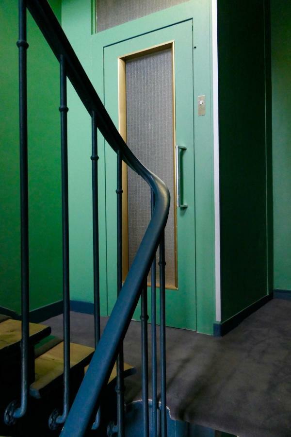Hotel Avama Prony Paris Exteriör bild